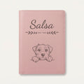 Protège carnet de santé chien personnalisé – Glen of Imaal terrier — Rose dragée — Flèche — gravure « Salsa »