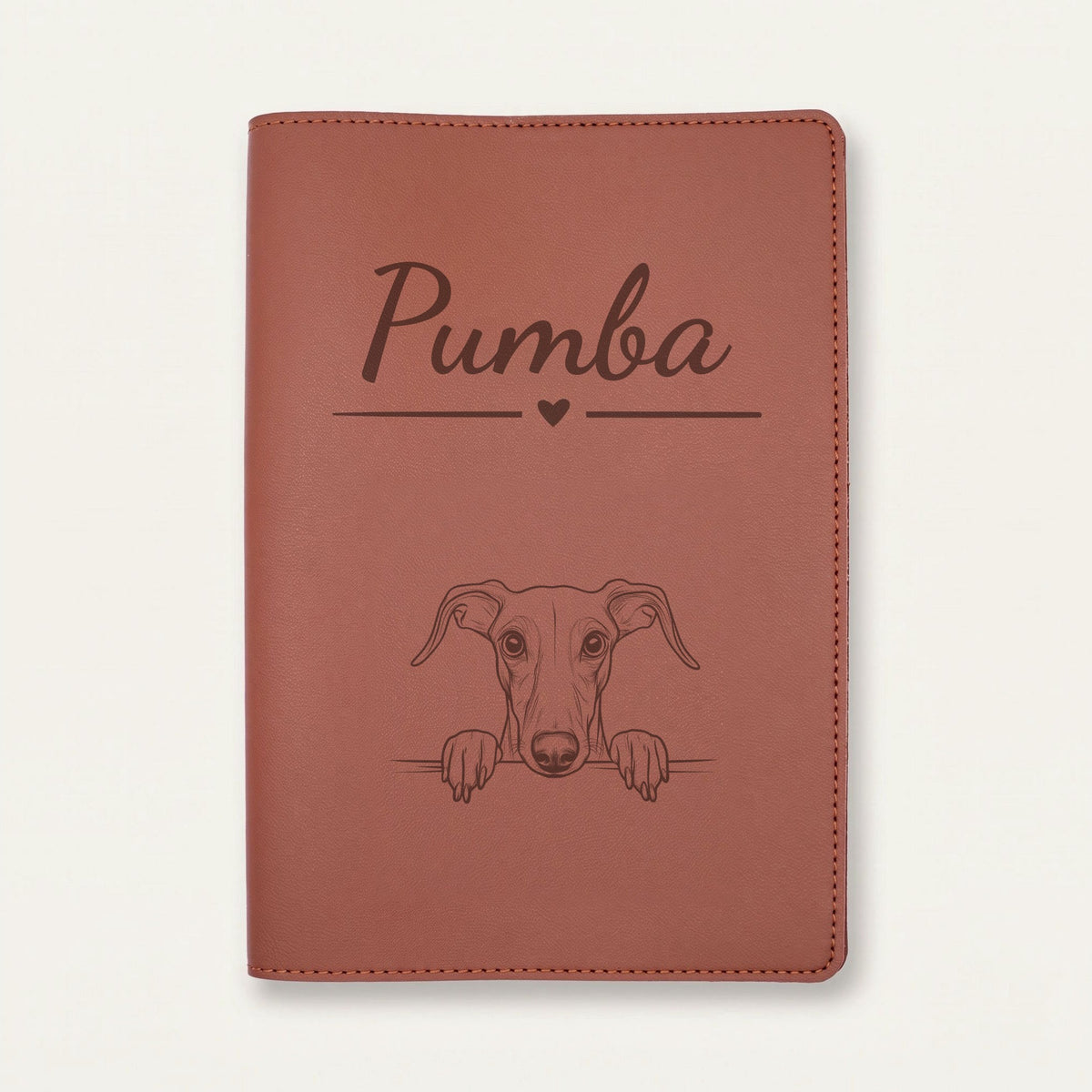 Protège carnet de santé chien personnalisé – Greyhound — Chocolat — Cœur — gravure « Pumba »