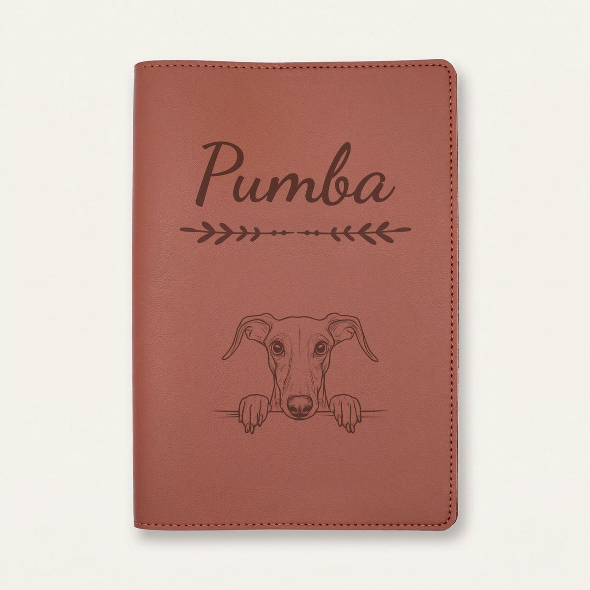 Protège carnet de santé chien personnalisé – Greyhound — Chocolat — Flèche — gravure « Pumba »
