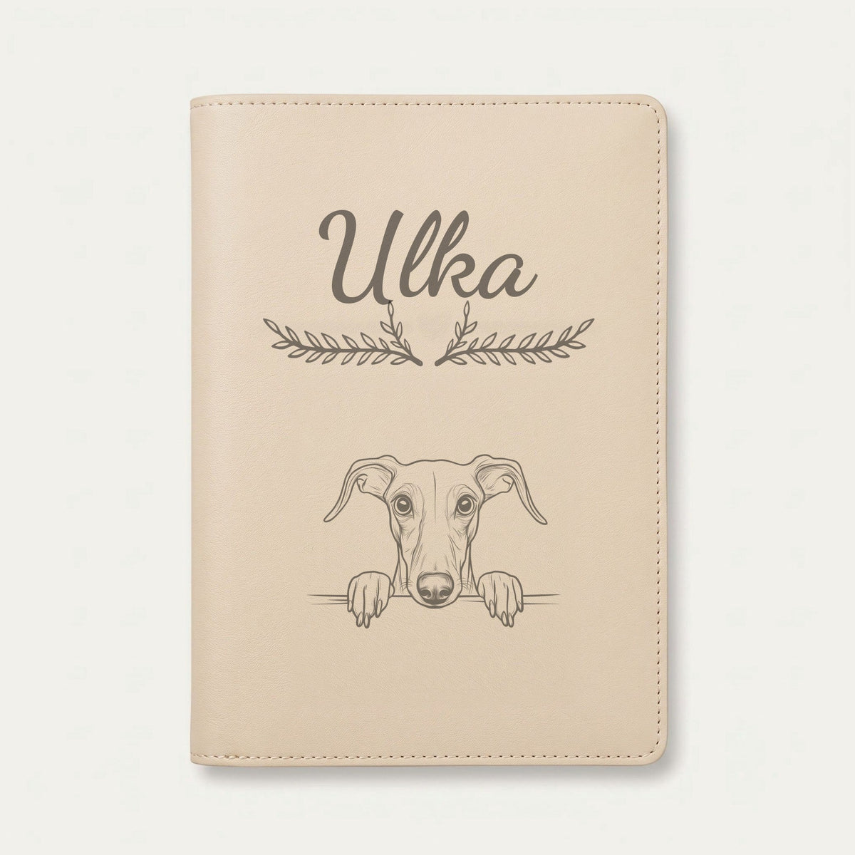Protège carnet de santé chien personnalisé – Greyhound — Crème vanille — Bouquet — gravure « Ulka »