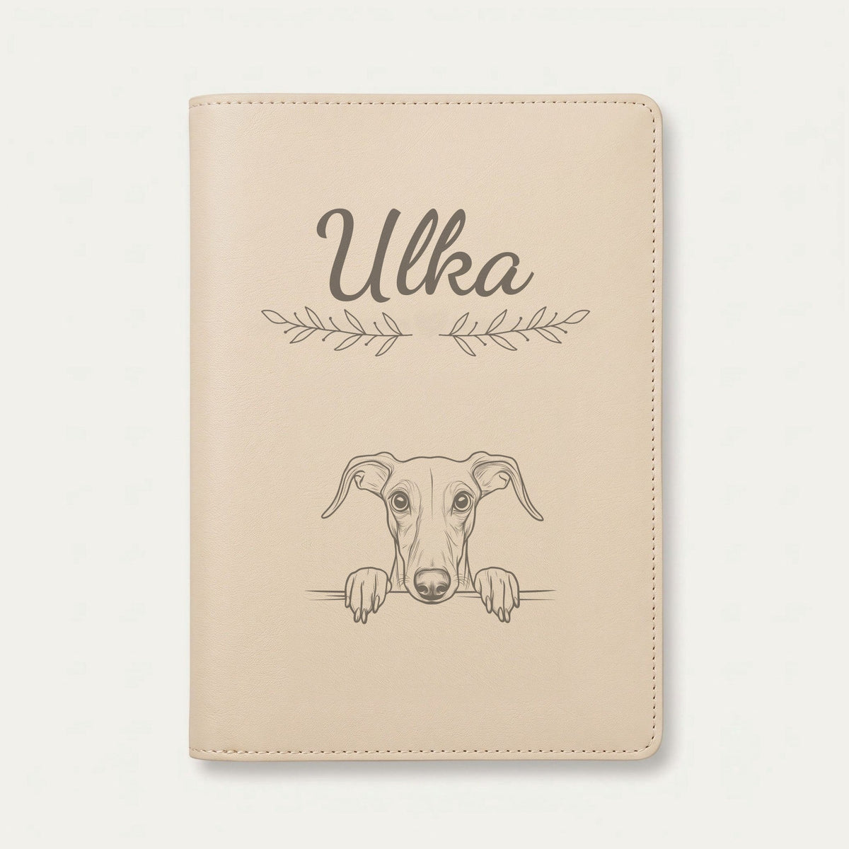 Protège carnet de santé chien personnalisé – Greyhound — Crème vanille — Rameaux — gravure « Ulka »
