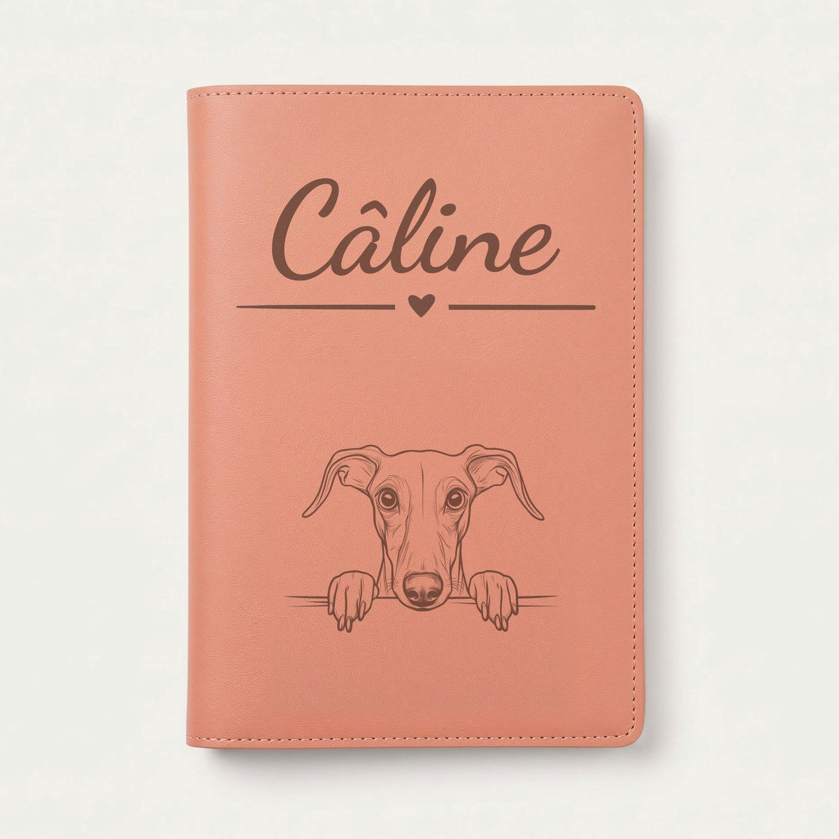 Protège carnet de santé chien personnalisé – Greyhound — Terracotta — Cœur — gravure « Câline »