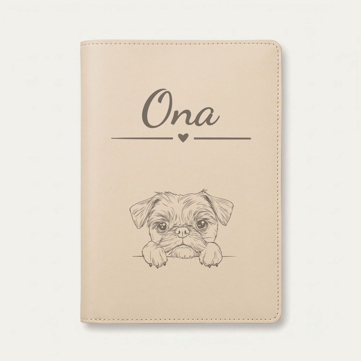 Protège carnet de santé chien personnalisé – Griffon bruxellois — Crème vanille — Cœur — gravure « Ona »