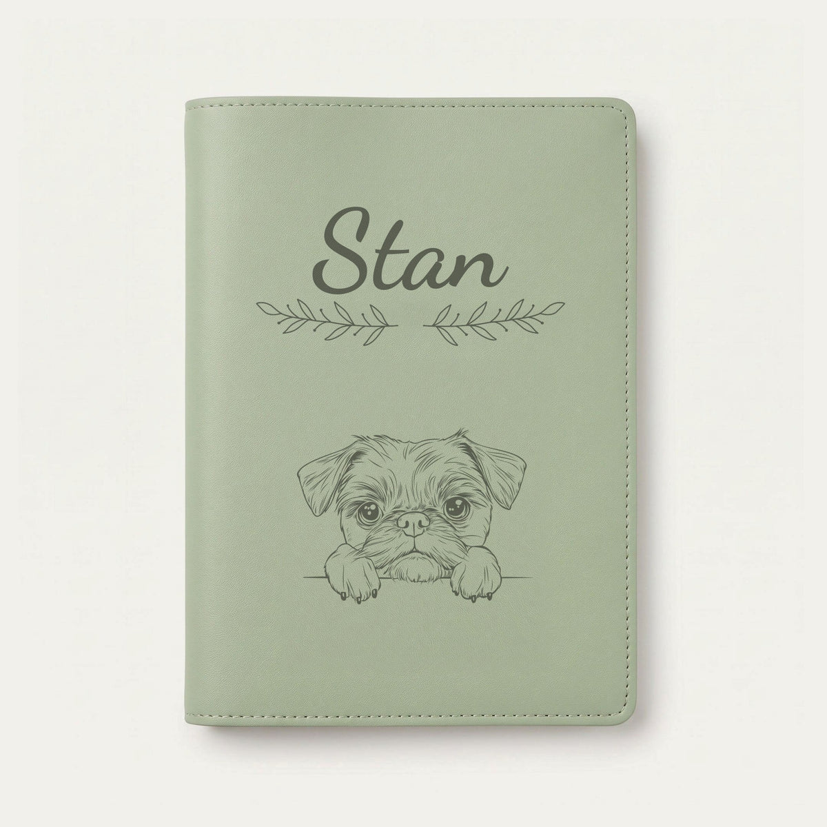 Protège carnet de santé chien personnalisé – Griffon bruxellois — Vert sauge — Rameaux — gravure « Stan »
