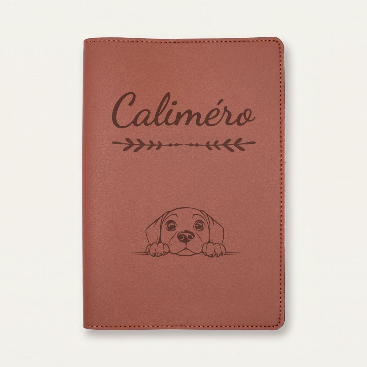 Protège carnet de santé chien personnalisé – Harrier — Chocolat — Flèche — gravure « Caliméro »