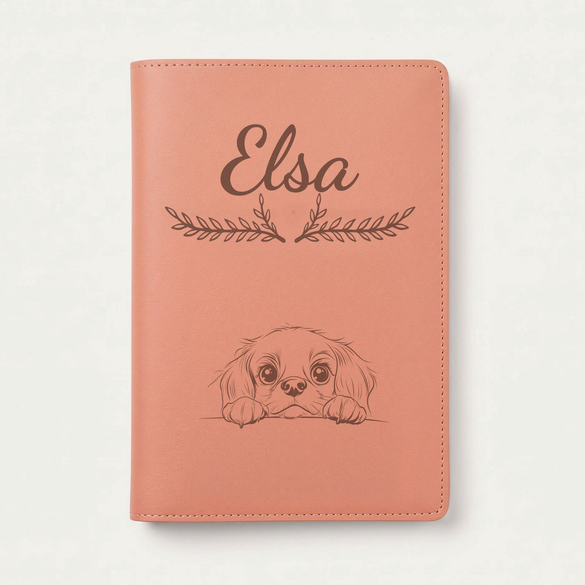 Protège carnet de santé chien personnalisé – King Charles — Terracotta — Bouquet — gravure « Elsa »