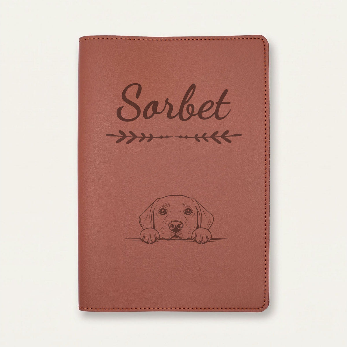 Protège carnet de santé chien personnalisé – Labrador — Chocolat — Flèche — gravure « Sorbet »