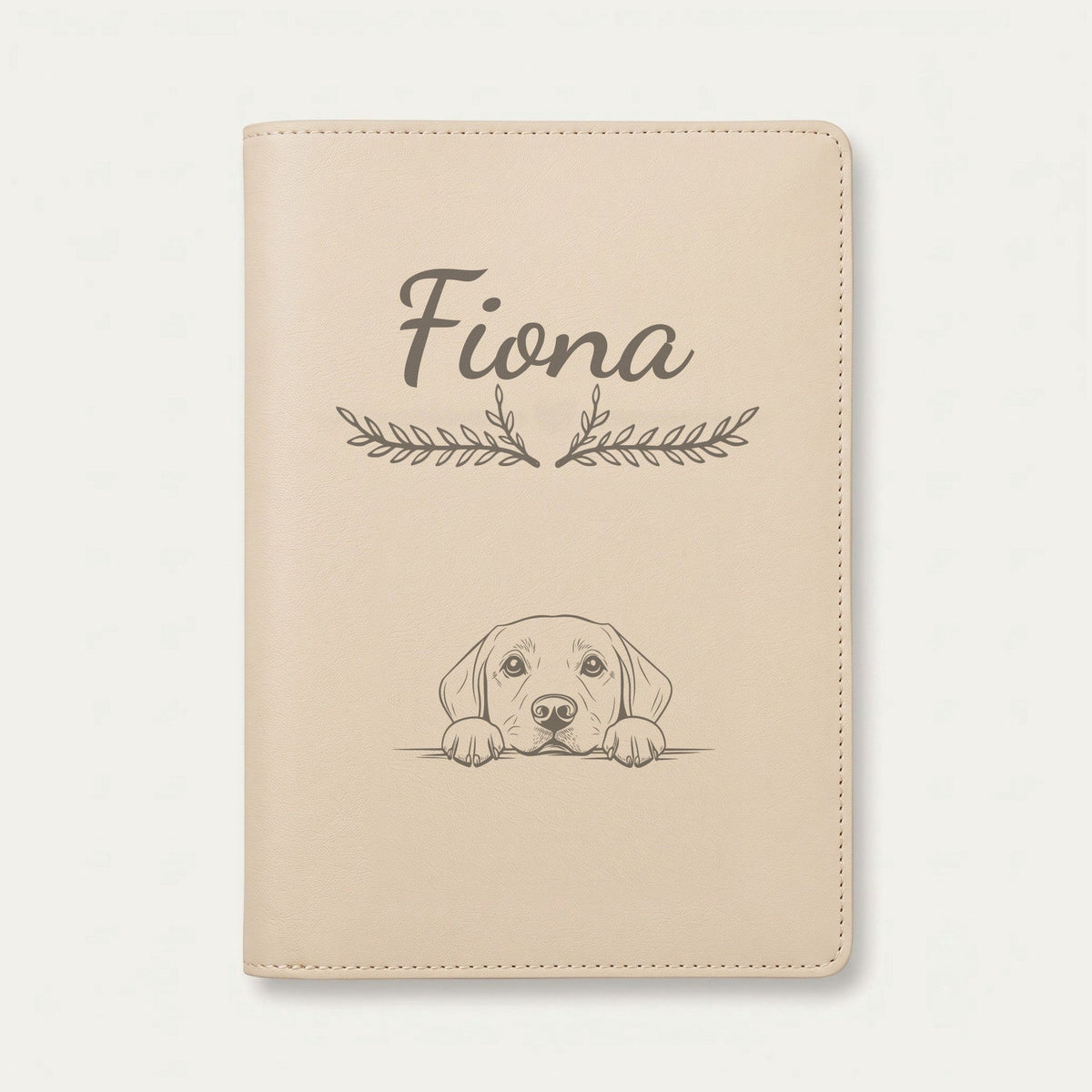 Protège carnet de santé chien personnalisé – Labrador — Crème vanille — Bouquet — gravure « Fiona »