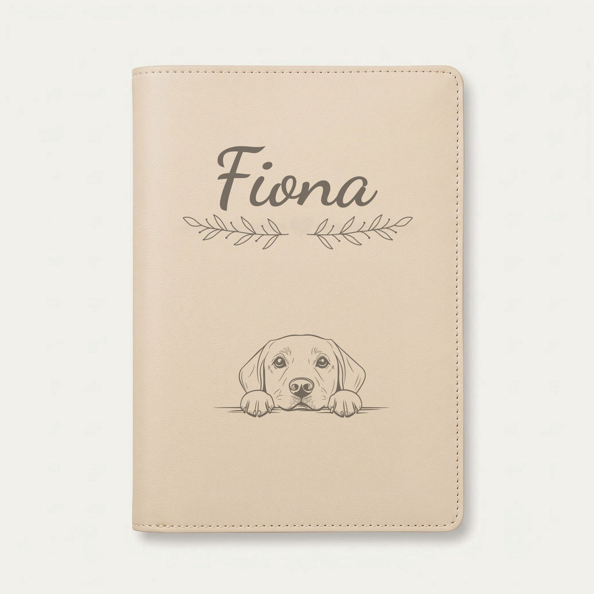 Protège carnet de santé chien personnalisé – Labrador — Crème vanille — Rameaux — gravure « Fiona »