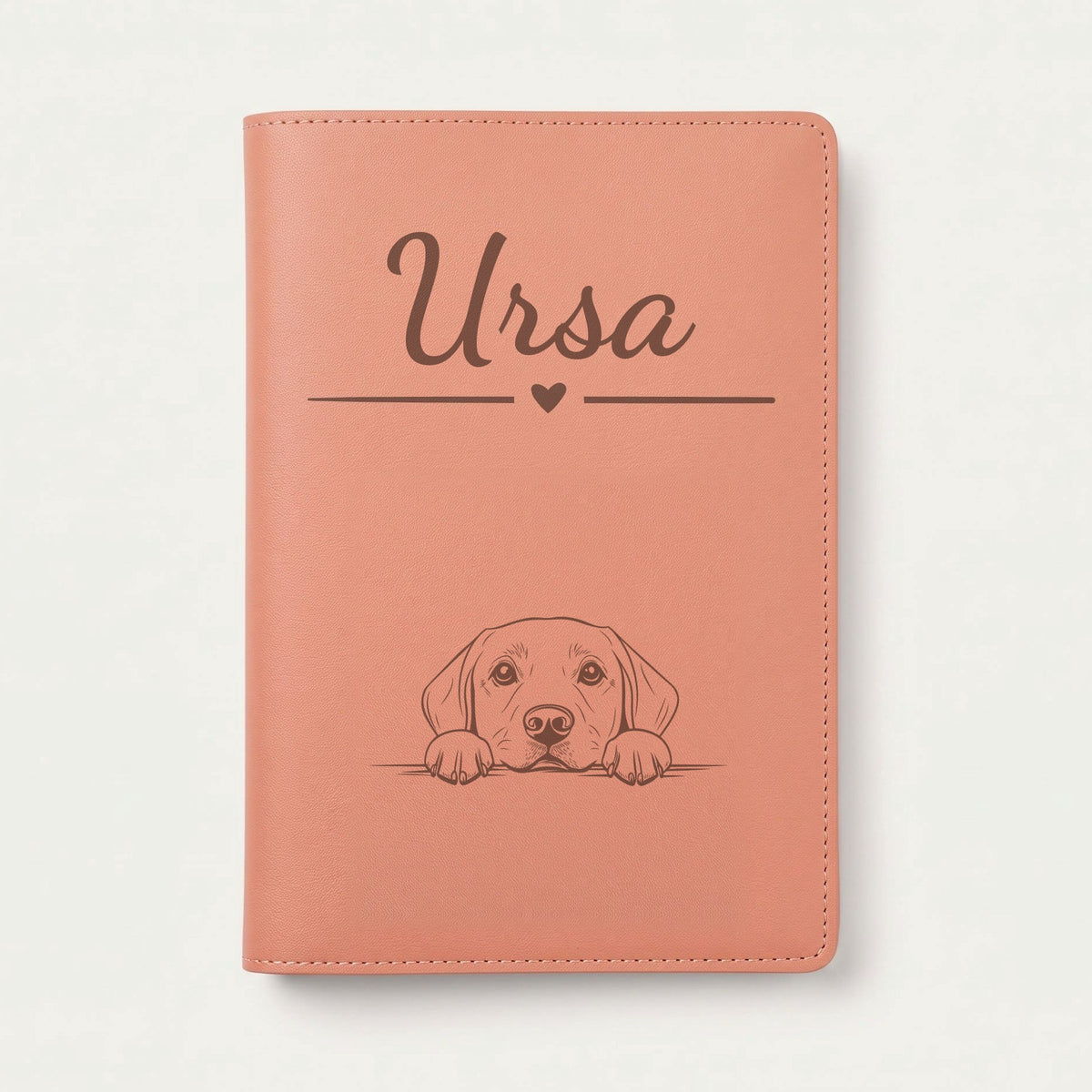 Protège carnet de santé chien personnalisé – Labrador — Terracotta — Cœur — gravure « Ursa »