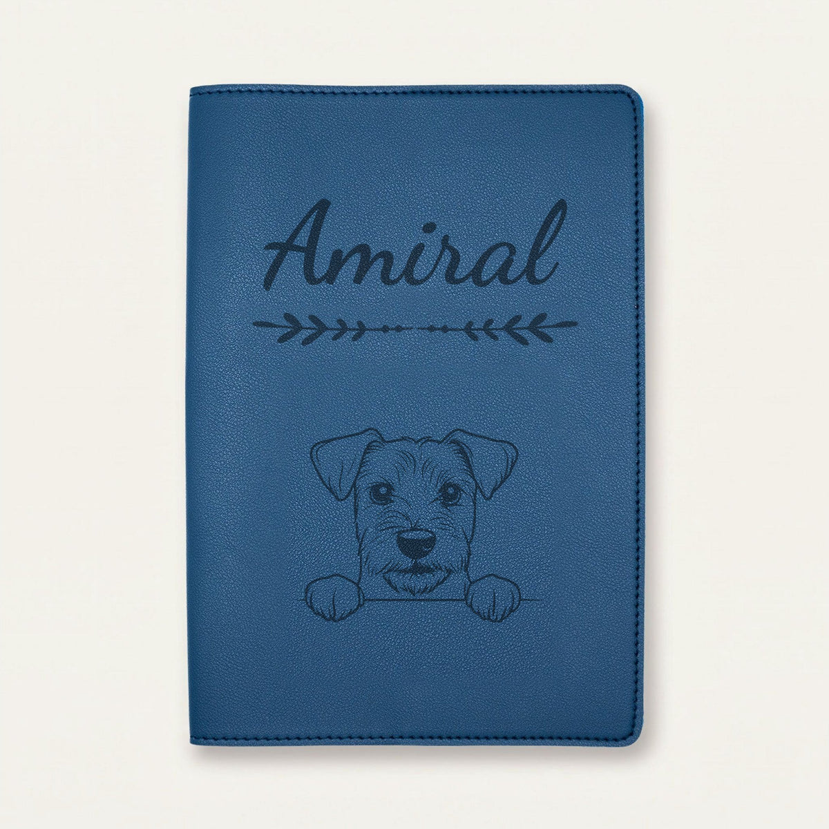Protège carnet de santé chien personnalisé – Lakeland terrier — Bleu nuit — Flèche — gravure « Amiral »