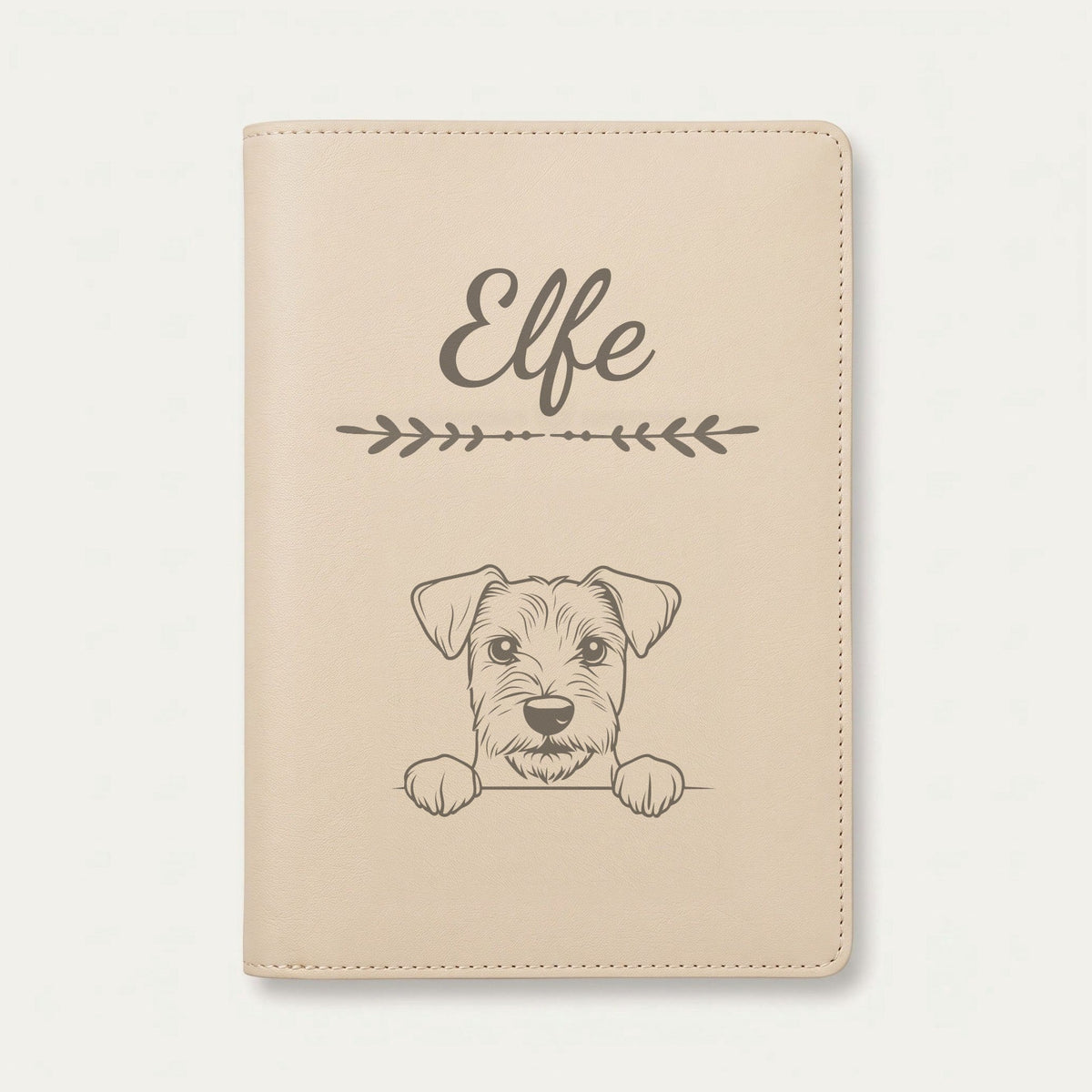 Protège carnet de santé chien personnalisé – Lakeland terrier — Crème vanille — Flèche — gravure « Elfe »