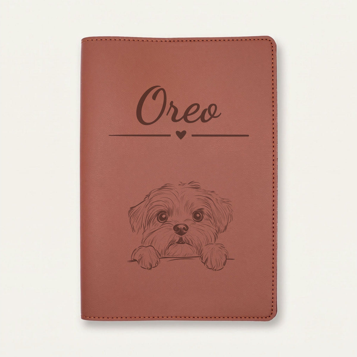 Protège carnet de santé chien personnalisé – Lhassa apso — Chocolat — Cœur — gravure « Oreo »
