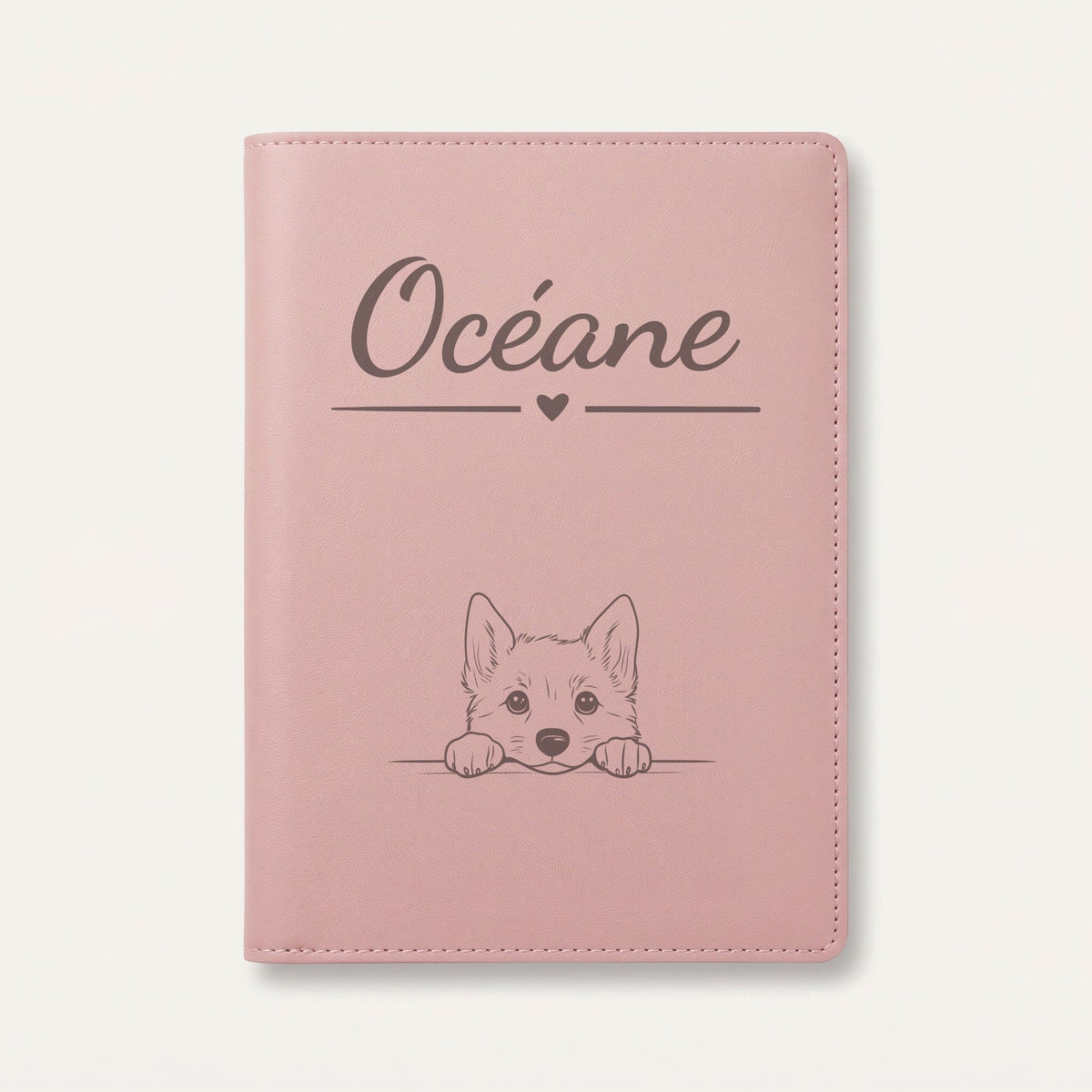 Protège carnet de santé chien personnalisé – Lundehund norvégien — Rose dragée — Cœur — gravure « Océane »