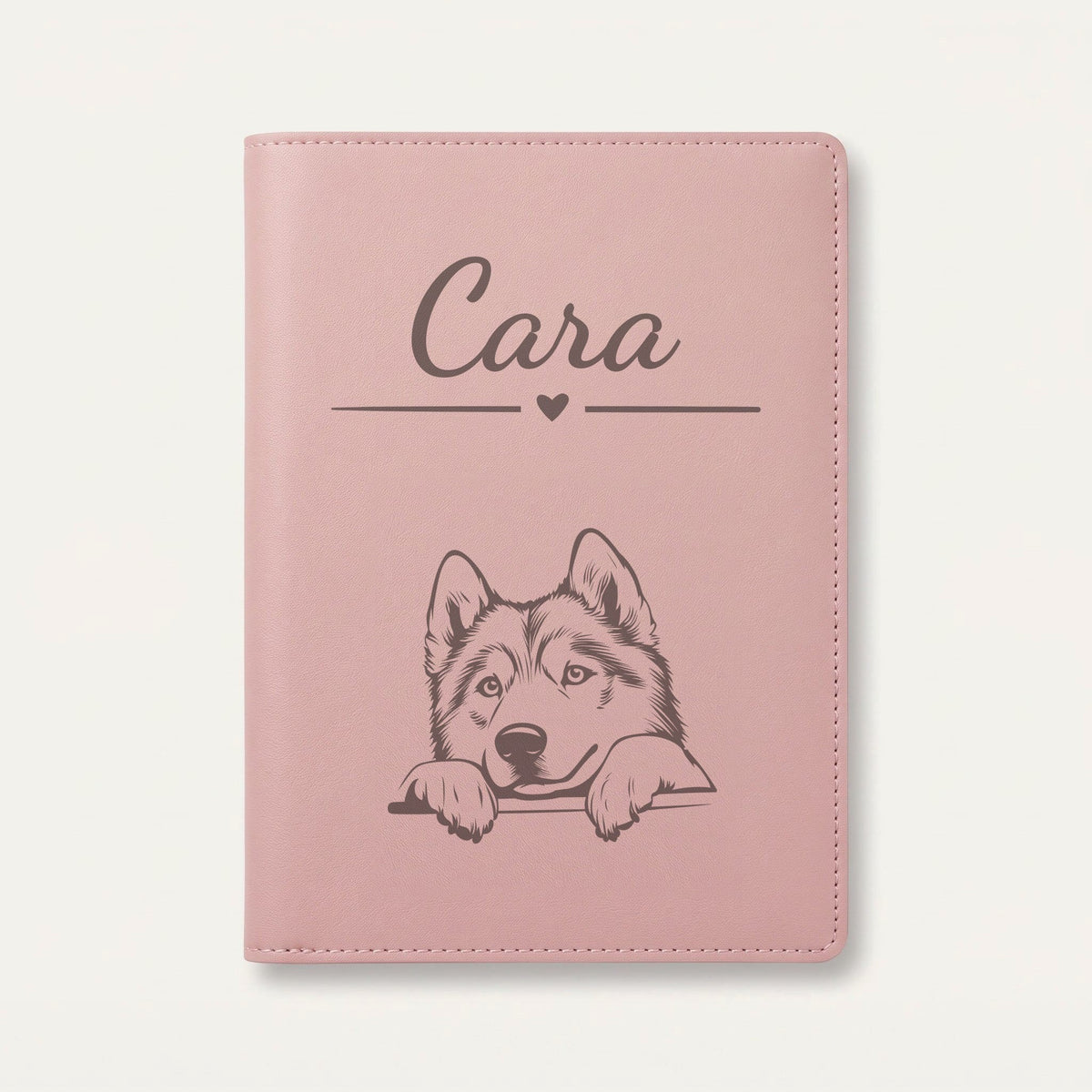 Protège carnet de santé chien personnalisé – Malamute de l'Alaska — Rose dragée — Cœur — gravure « Cara »