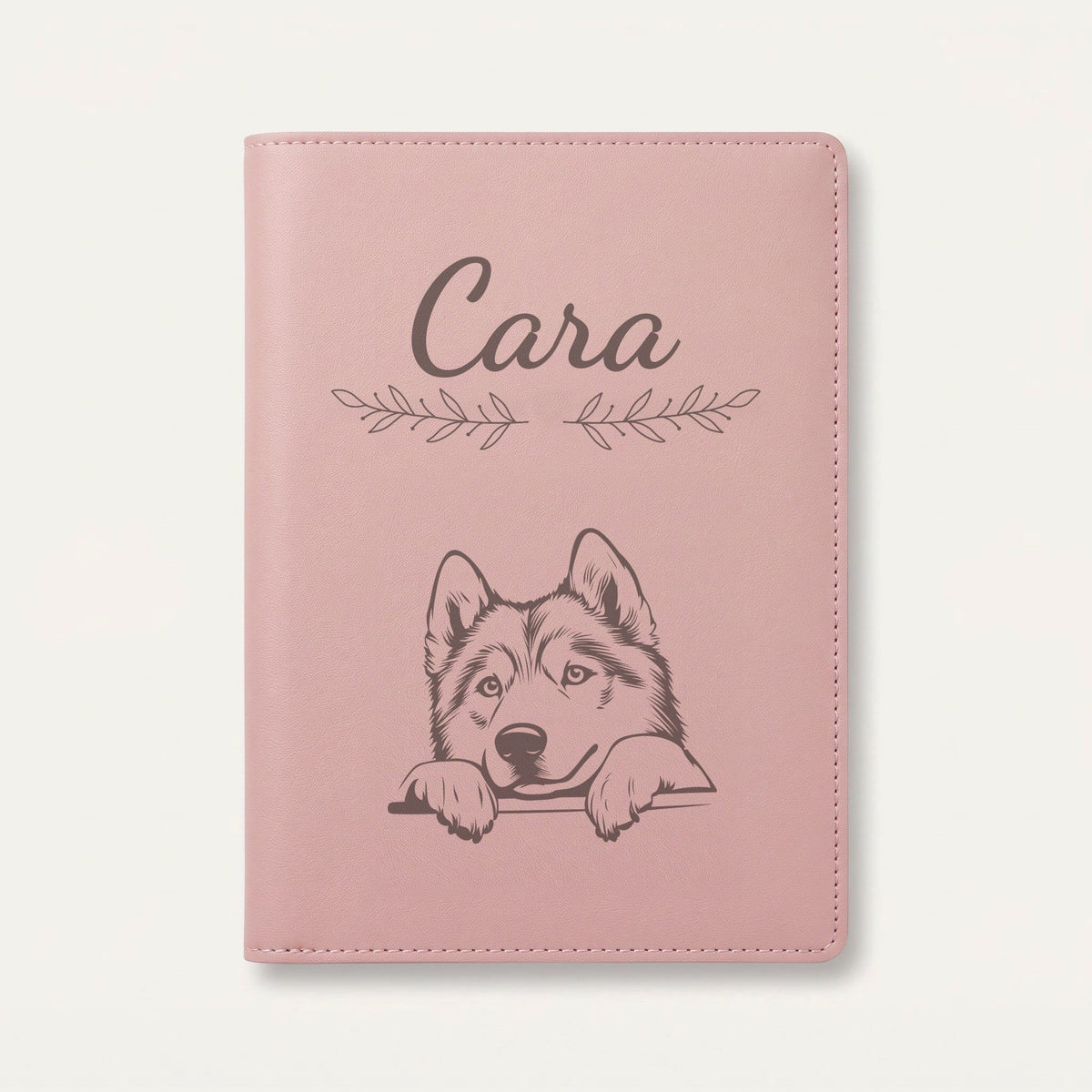 Protège carnet de santé chien personnalisé – Malamute de l'Alaska — Rose dragée — Rameaux — gravure « Cara »