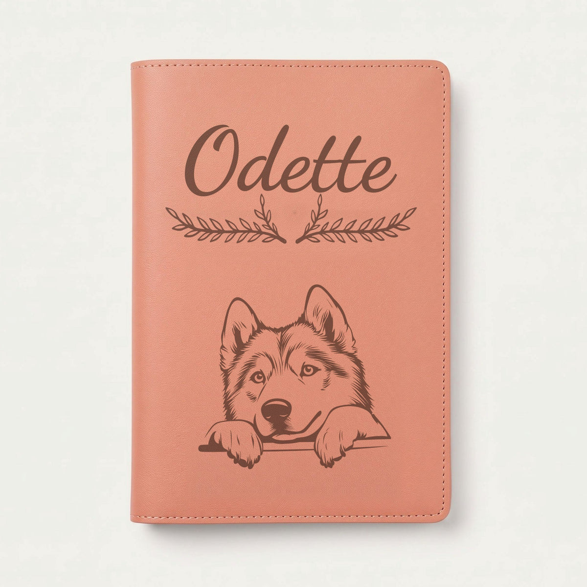 Protège carnet de santé chien personnalisé – Malamute de l'Alaska — Terracotta — Bouquet — gravure « Odette »