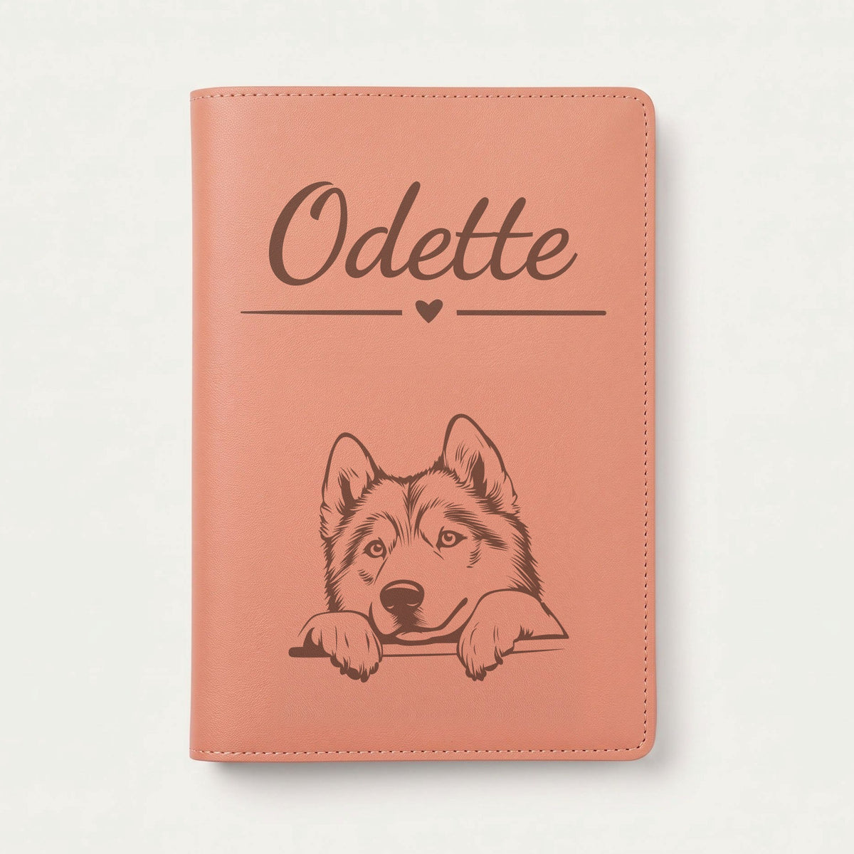 Protège carnet de santé chien personnalisé – Malamute de l'Alaska — Terracotta — Cœur — gravure « Odette »