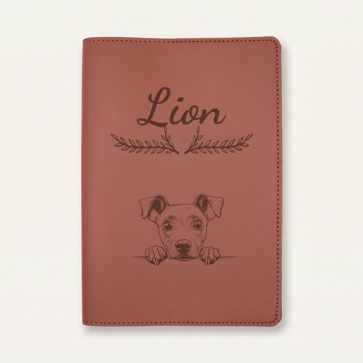 Protège carnet de santé chien personnalisé – Manchester terrier — Chocolat — Bouquet — gravure « Lion »