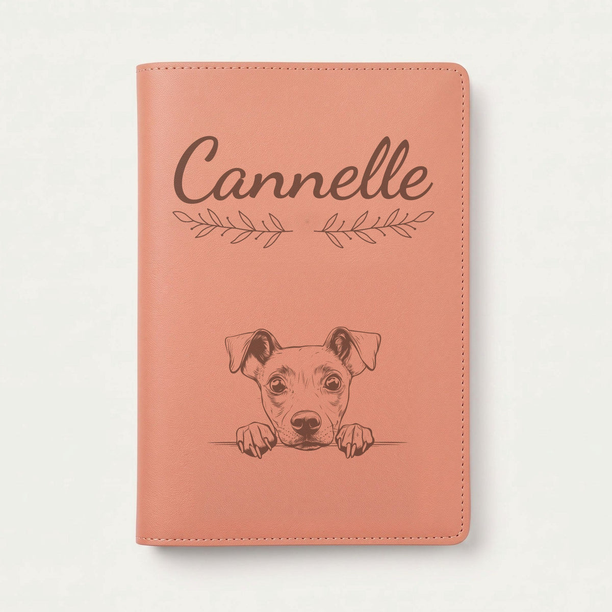 Protège carnet de santé chien personnalisé – Manchester terrier — Terracotta — Rameaux — gravure « Cannelle »