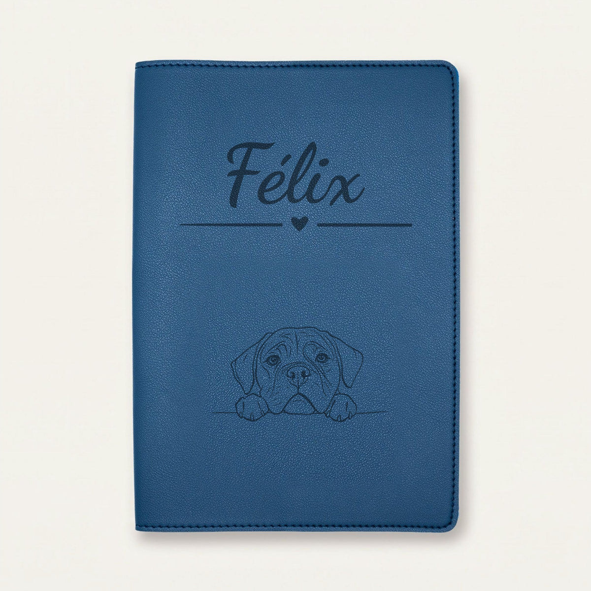Protège carnet de santé chien personnalisé – Mastiff — Bleu nuit — Cœur — gravure « Félix »
