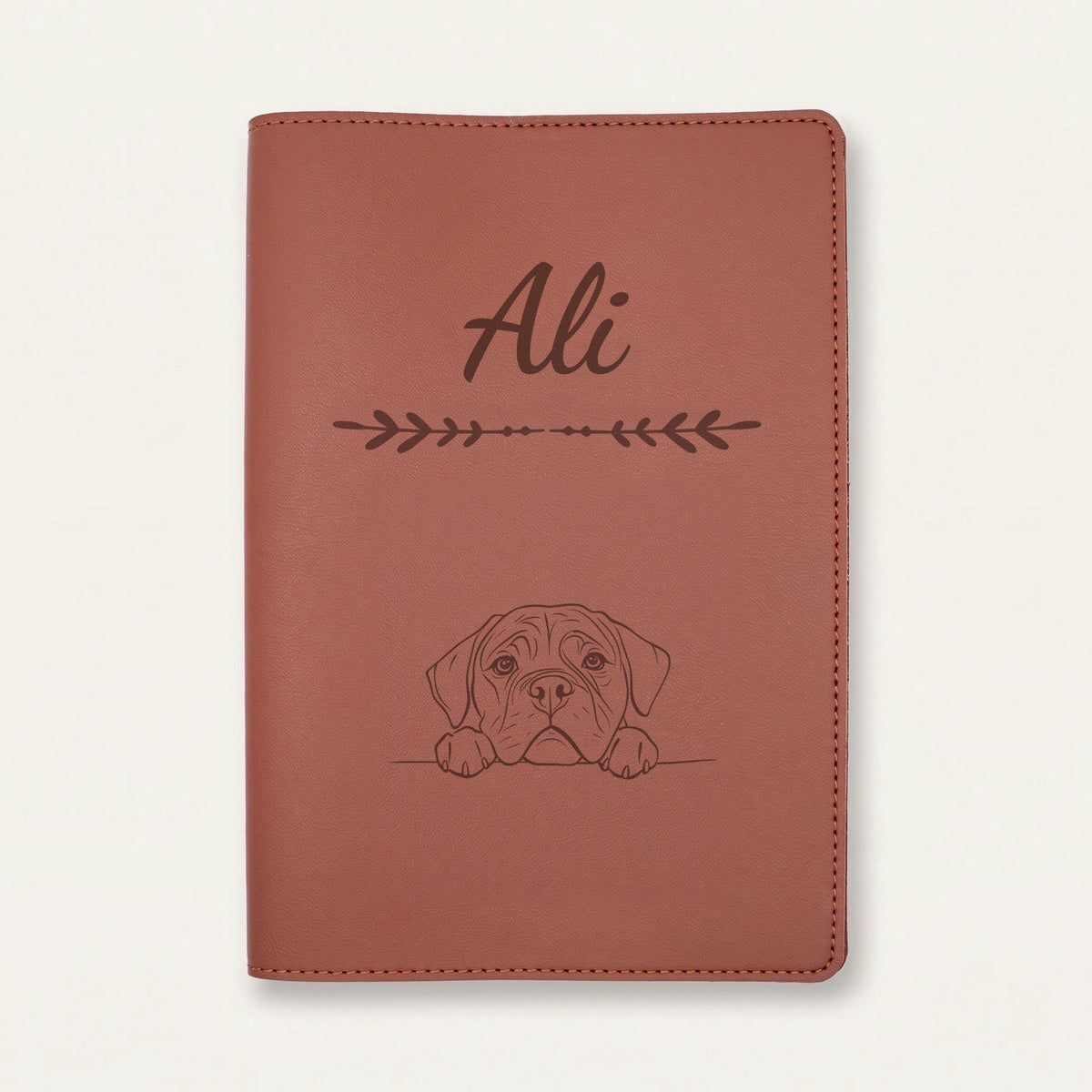 Protège carnet de santé chien personnalisé – Mastiff — Chocolat — Flèche — gravure « Ali »