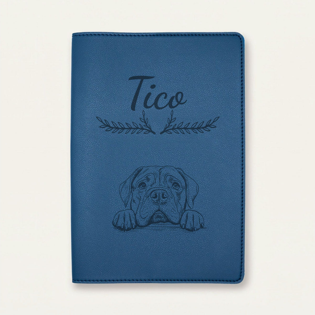 Protège carnet de santé chien personnalisé – Mâtin napolitain — Bleu nuit — Bouquet — gravure « Tico »