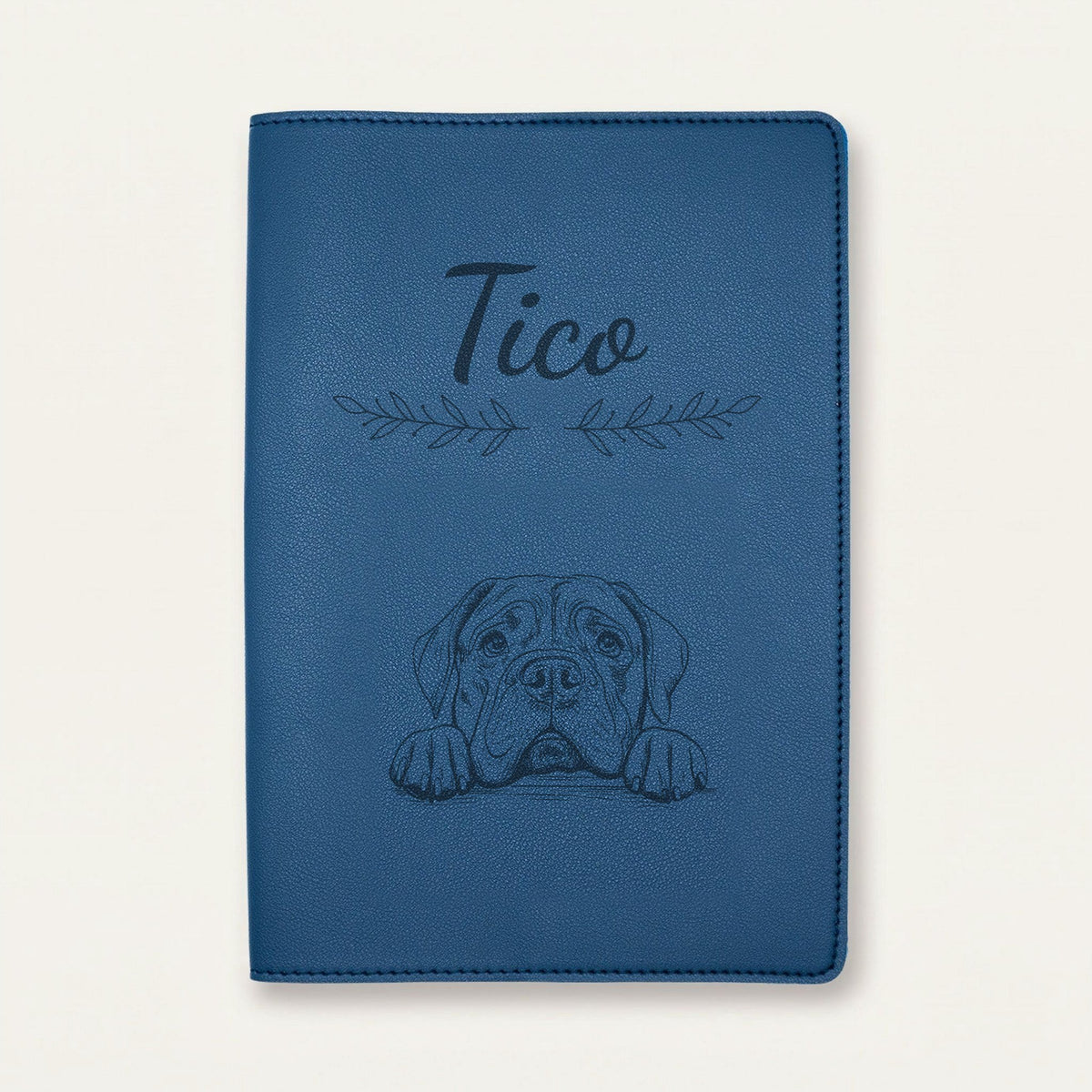 Protège carnet de santé chien personnalisé – Mâtin napolitain — Bleu nuit — Rameaux — gravure « Tico »