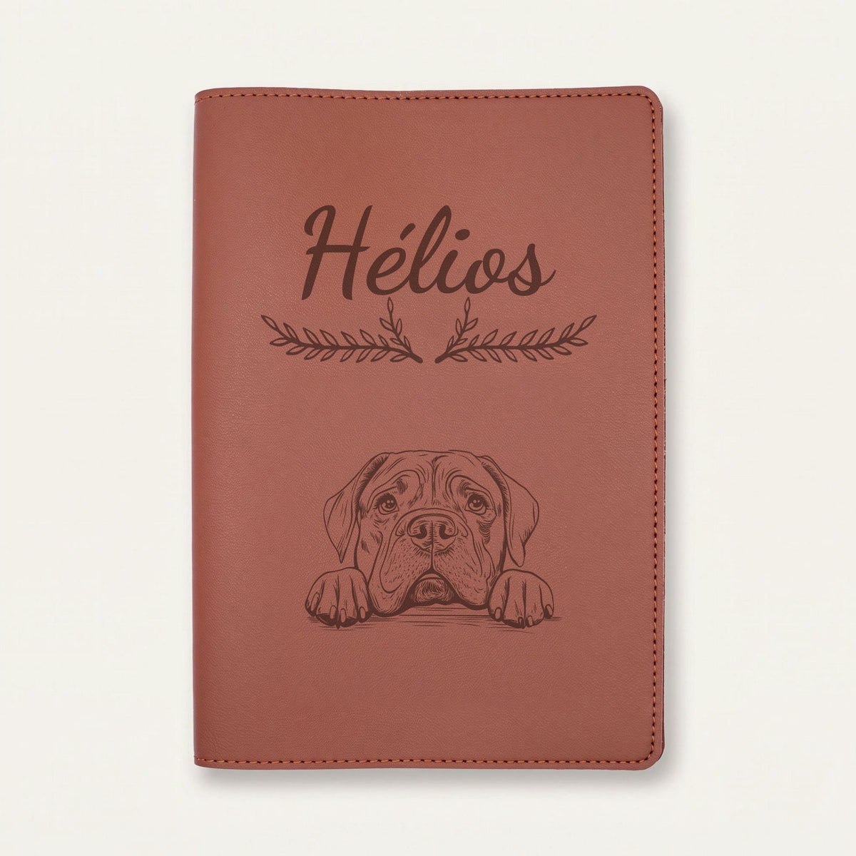 Protège carnet de santé chien personnalisé – Mâtin napolitain — Chocolat — Bouquet — gravure « Hélios »