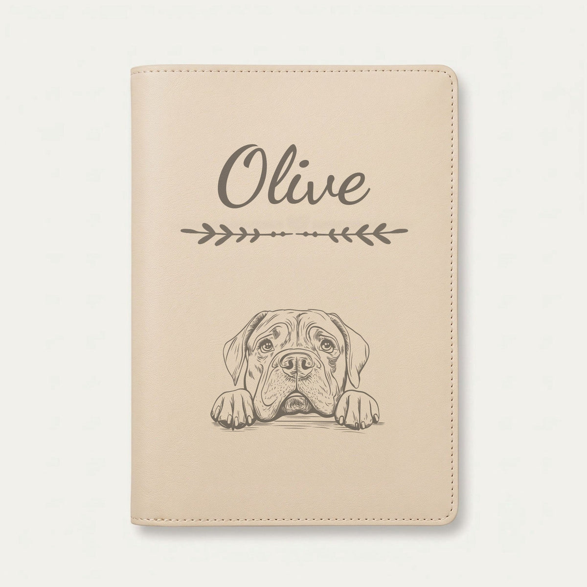 Protège carnet de santé chien personnalisé – Mâtin napolitain — Crème vanille — Flèche — gravure « Olive »