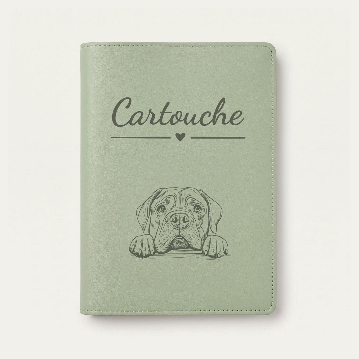 Protège carnet de santé chien personnalisé – Mâtin napolitain — Vert sauge — Cœur — gravure « Cartouche »