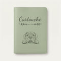 Protège carnet de santé chien personnalisé – Mâtin napolitain — Vert sauge — Flèche — gravure « Cartouche »