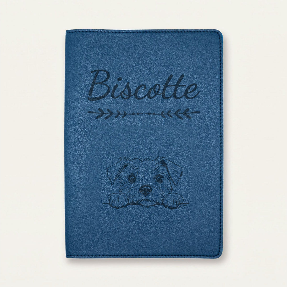 Protège carnet de santé chien personnalisé – Norfolk terrier — Bleu nuit — Flèche — gravure « Biscotte »