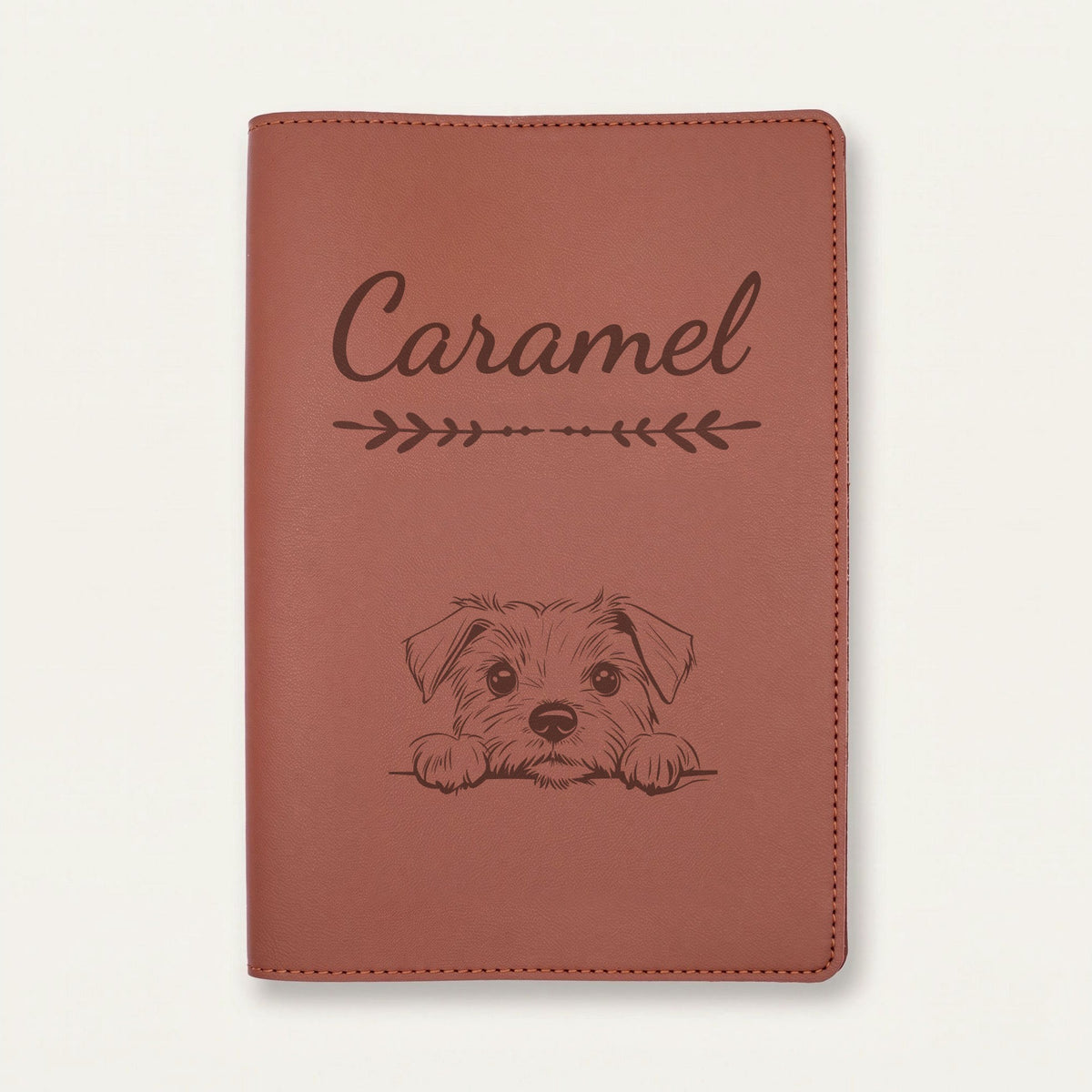 Protège carnet de santé chien personnalisé – Norfolk terrier — Chocolat — Flèche — gravure « Caramel »
