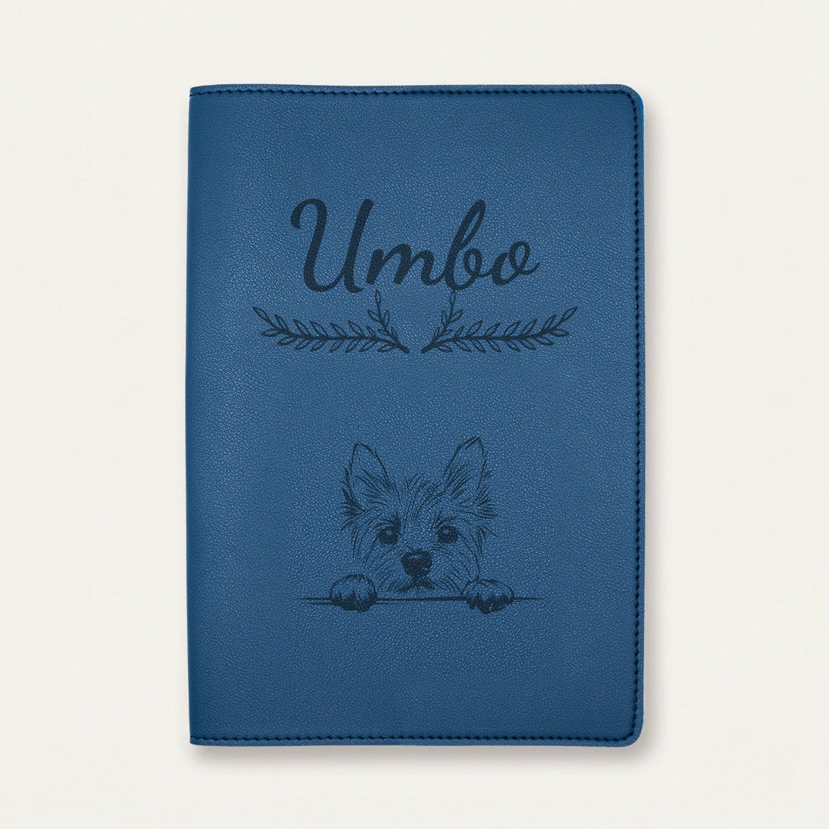 Protège carnet de santé chien personnalisé – Norwich terrier — Bleu nuit — Bouquet — gravure « Umbo »