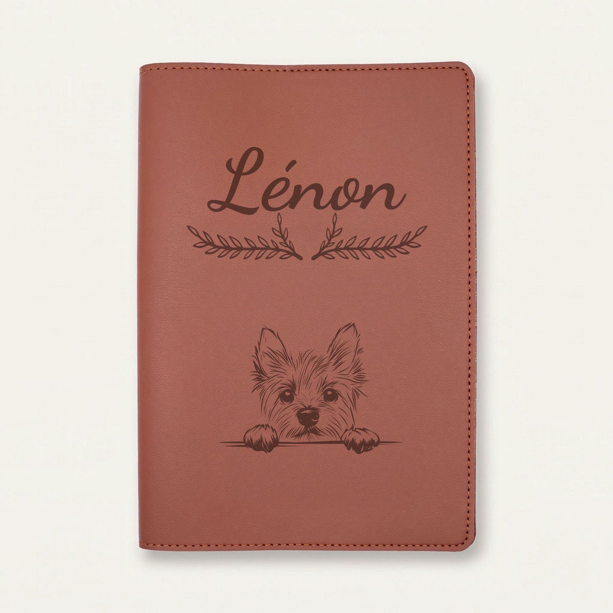 Protège carnet de santé chien personnalisé – Norwich terrier — Chocolat — Bouquet — gravure « Lénon »