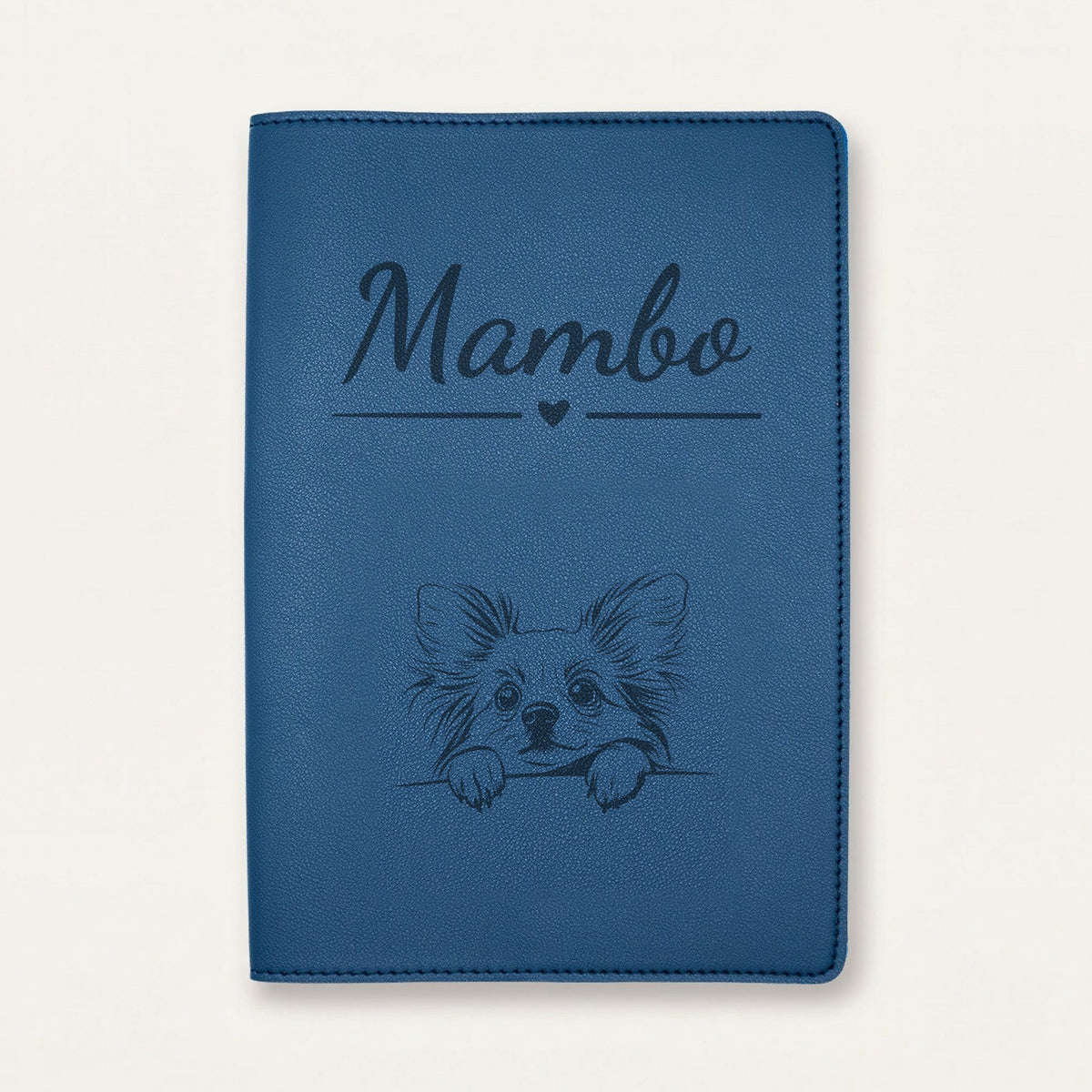 Protège carnet de santé chien personnalisé – Papillon — Bleu nuit — Cœur — gravure « Mambo »