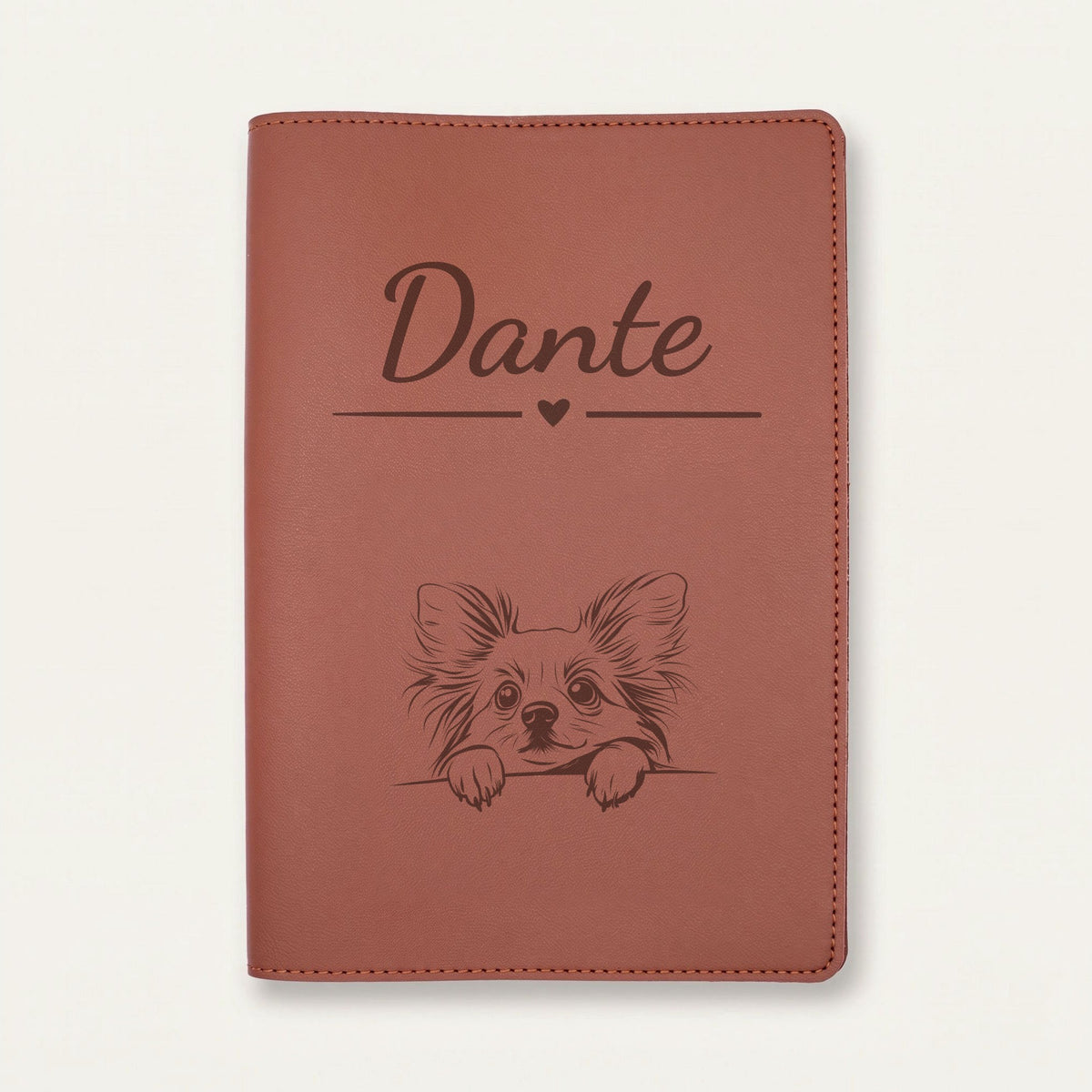 Protège carnet de santé chien personnalisé – Papillon — Chocolat — Cœur — gravure « Dante »