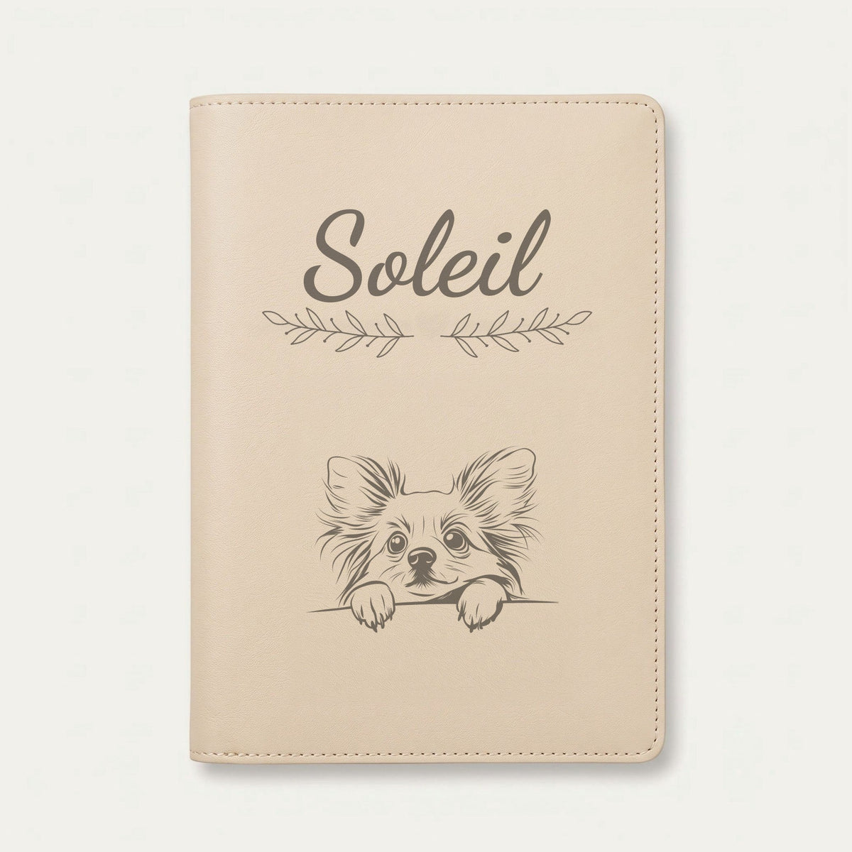 Protège carnet de santé chien personnalisé – Papillon — Crème vanille — Rameaux — gravure « Soleil »