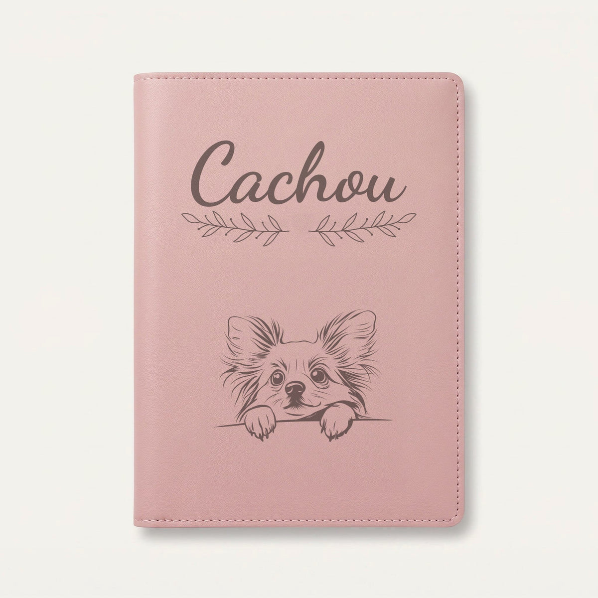 Protège carnet de santé chien personnalisé – Papillon — Rose dragée — Rameaux — gravure « Cachou »