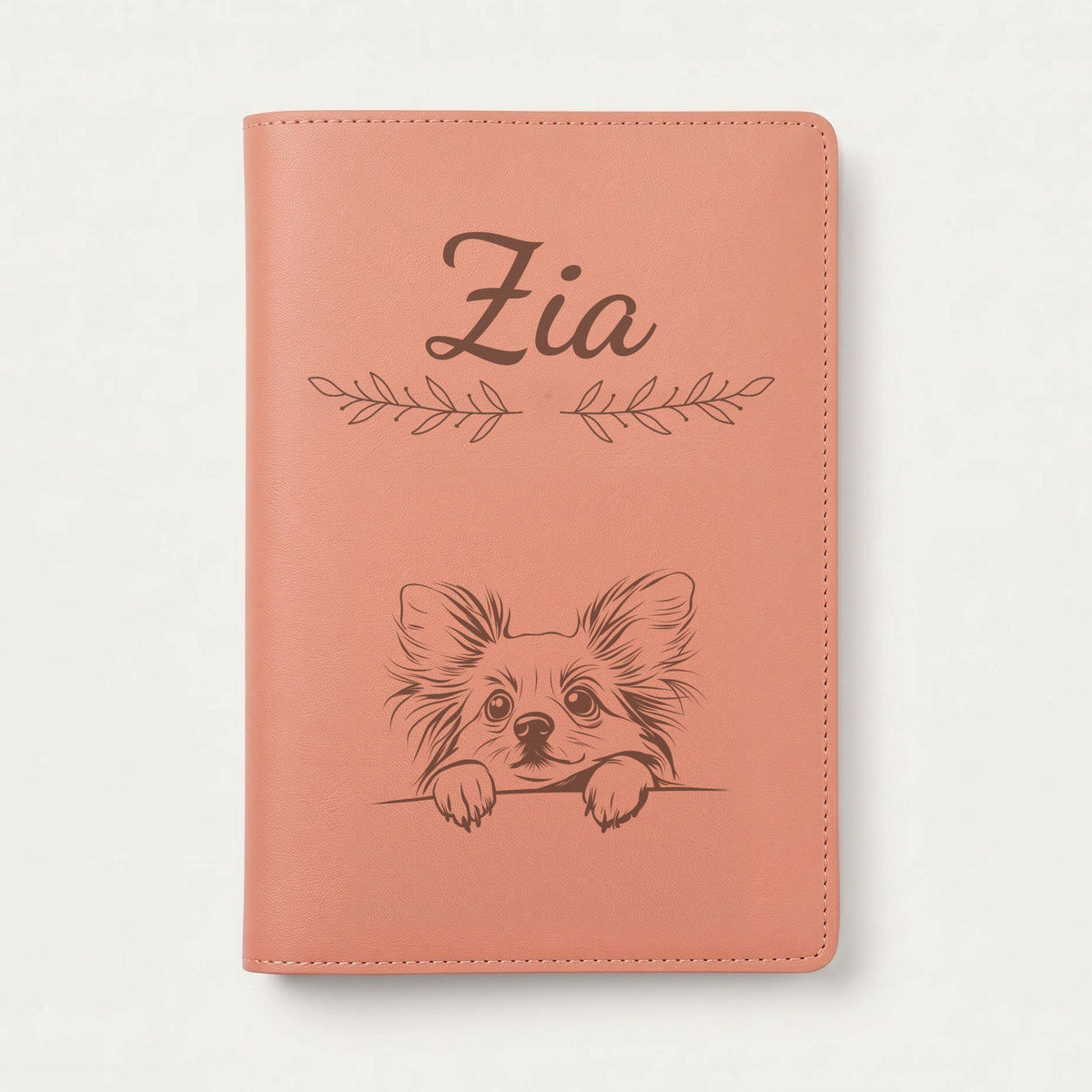 Protège carnet de santé chien personnalisé – Papillon — Terracotta — Rameaux — gravure « Zia »