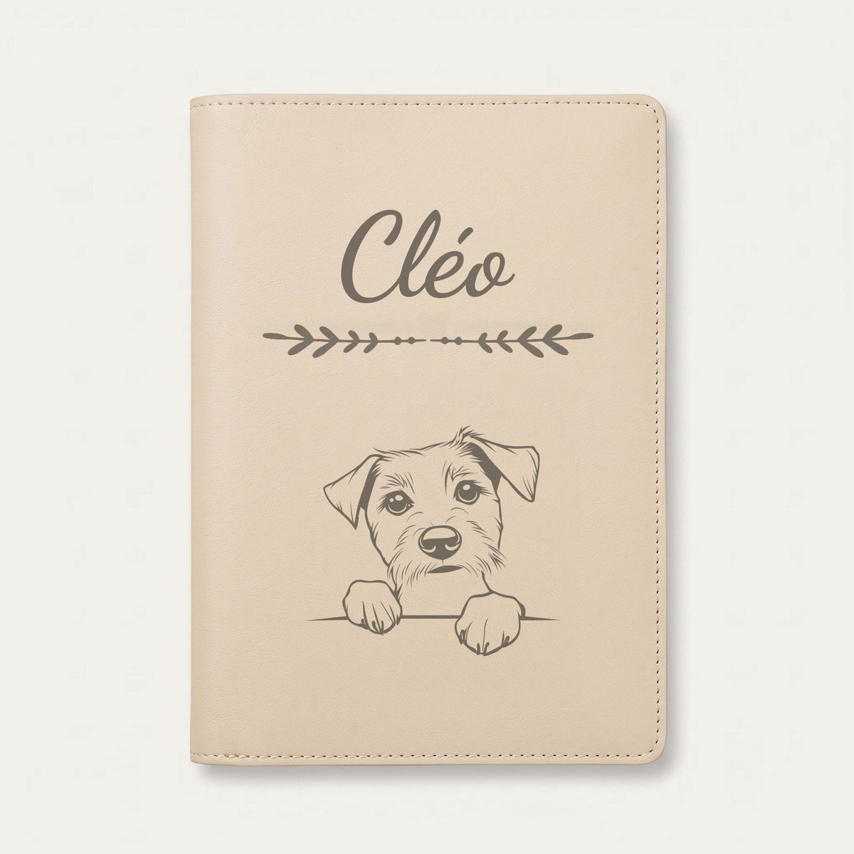 Protège carnet de santé chien personnalisé – Parson Russell terrier — Crème vanille — Flèche — gravure « Cléo »