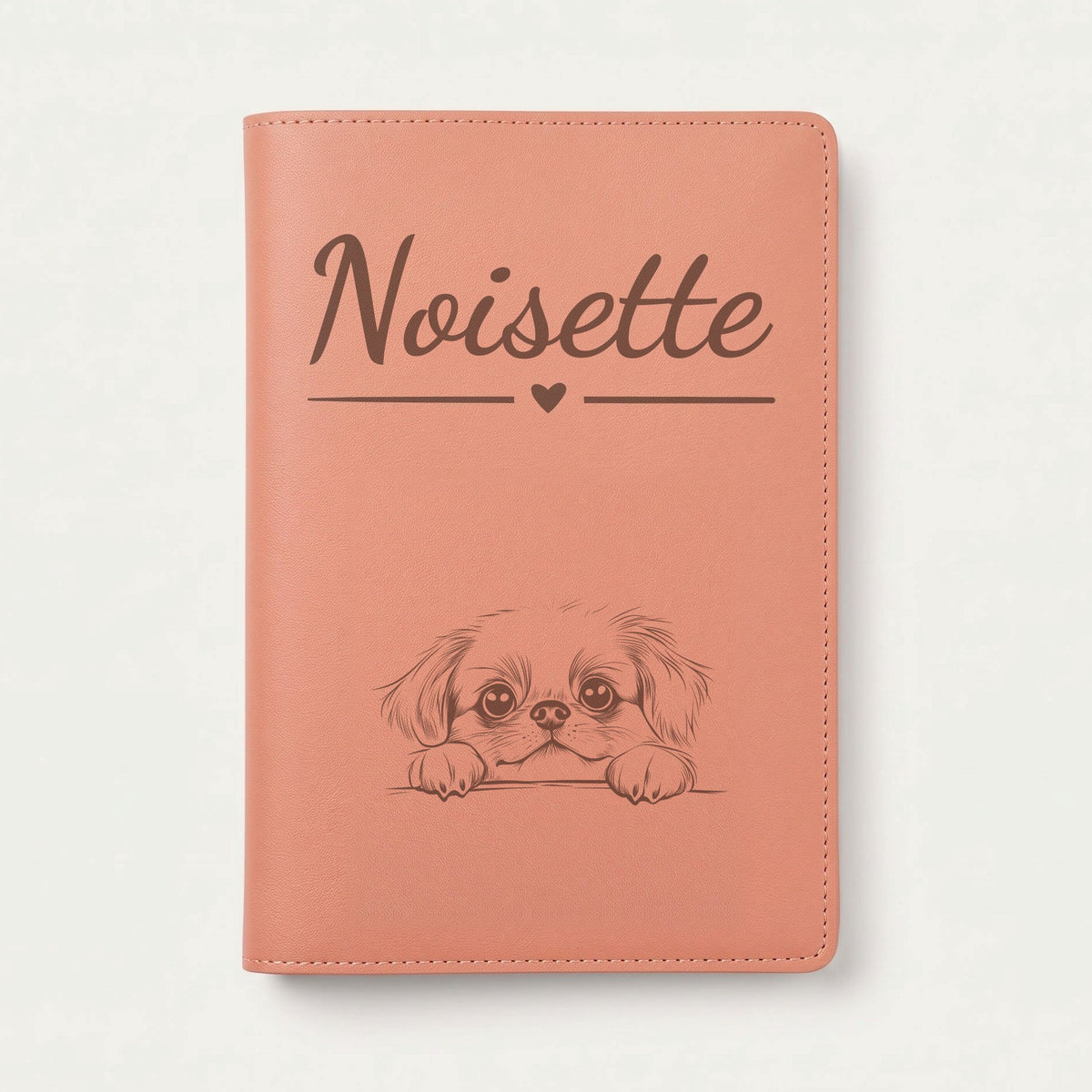 Protège carnet de santé chien personnalisé – Pékinois — Terracotta — Cœur — gravure « Noisette »