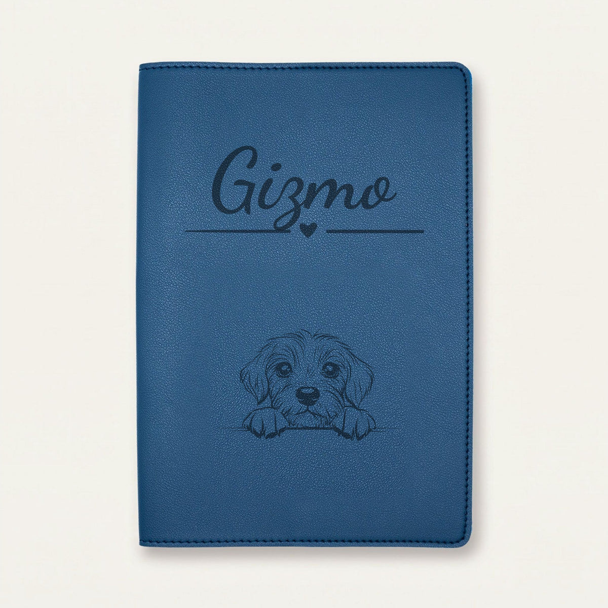 Protège carnet de santé chien personnalisé – Petit basset vendéen — Bleu nuit — Cœur — gravure « Gizmo »
