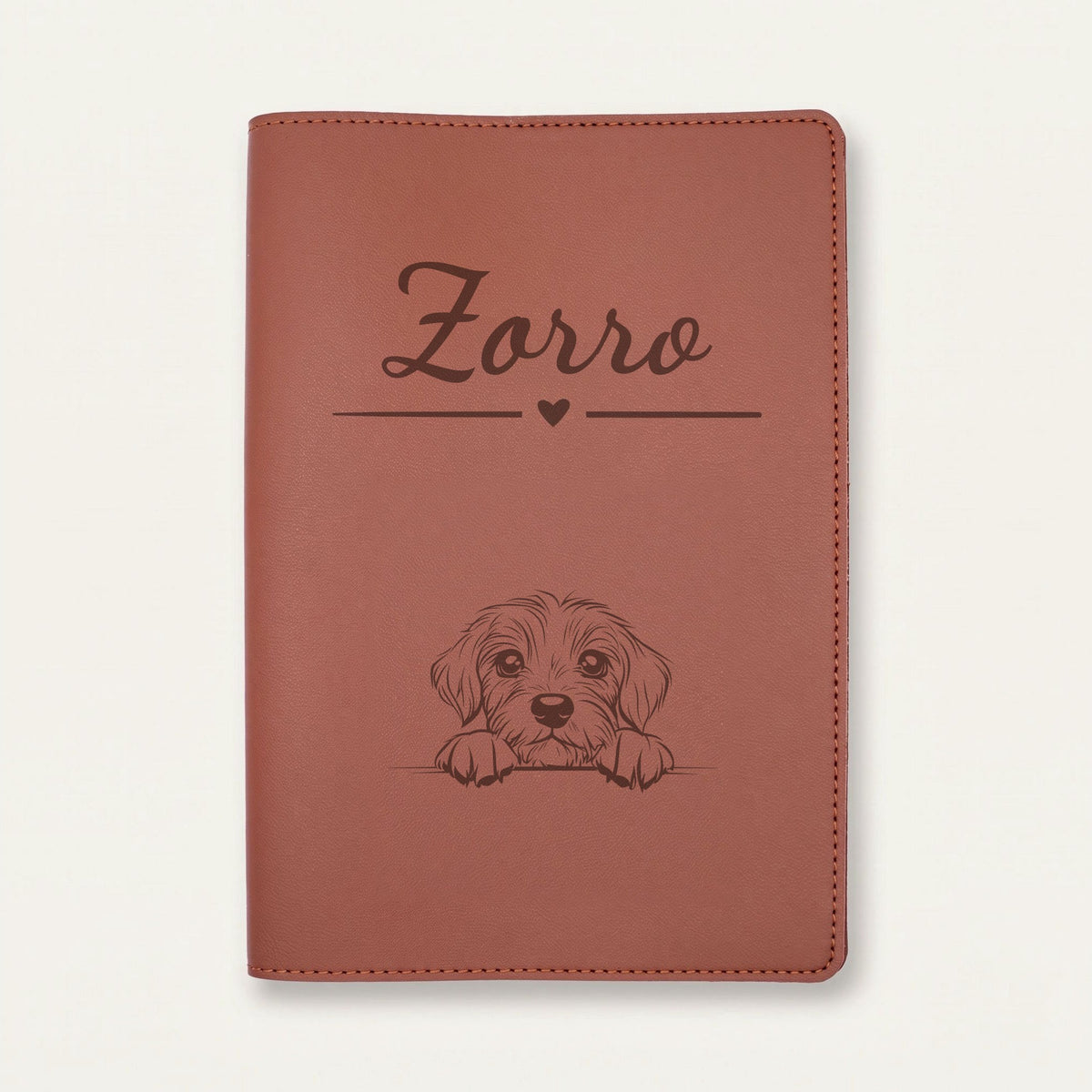 Protège carnet de santé chien personnalisé – Petit basset vendéen — Chocolat — Cœur — gravure « Zorro »