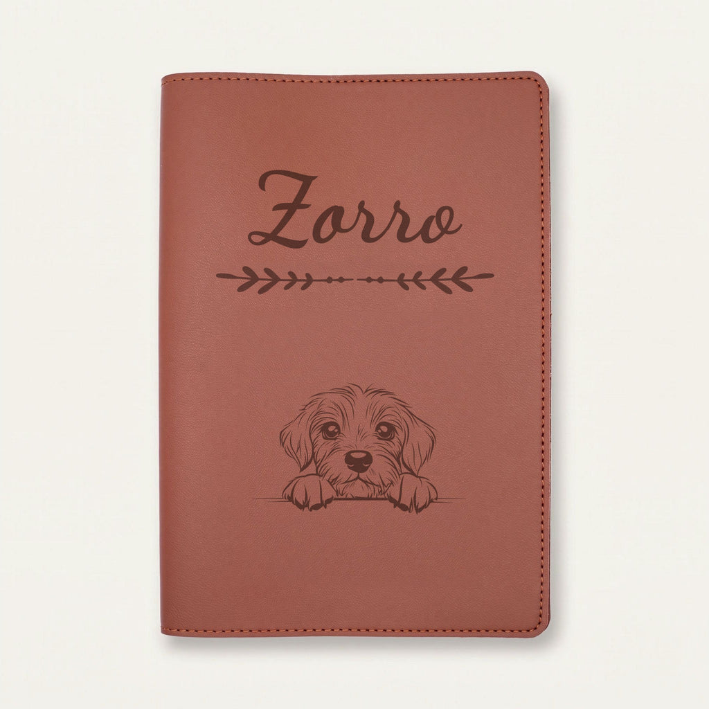 Protège carnet de santé chien personnalisé – Petit basset vendéen — Chocolat — Flèche — gravure « Zorro »