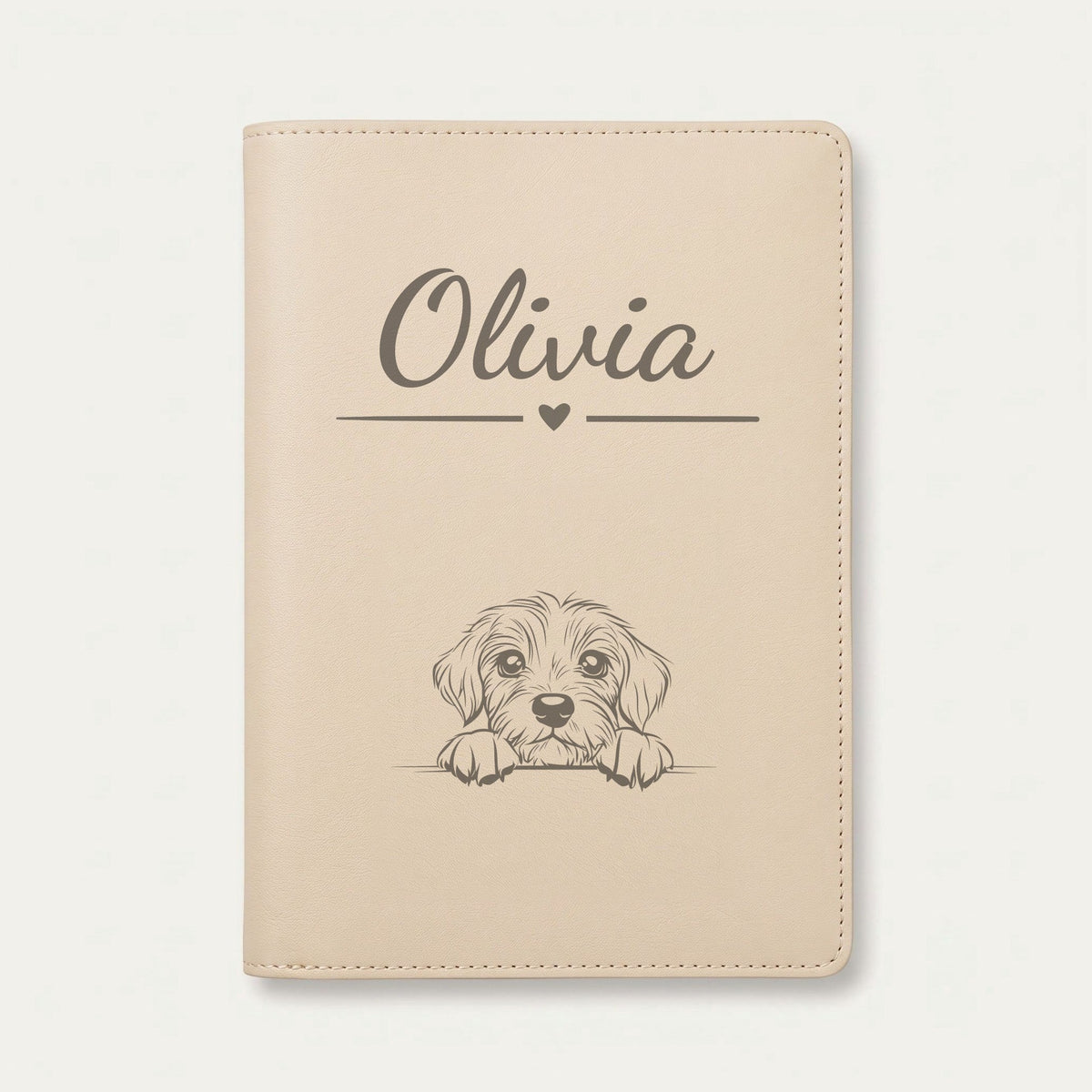 Protège carnet de santé chien personnalisé – Petit basset vendéen — Crème vanille — Cœur — gravure « Olivia »