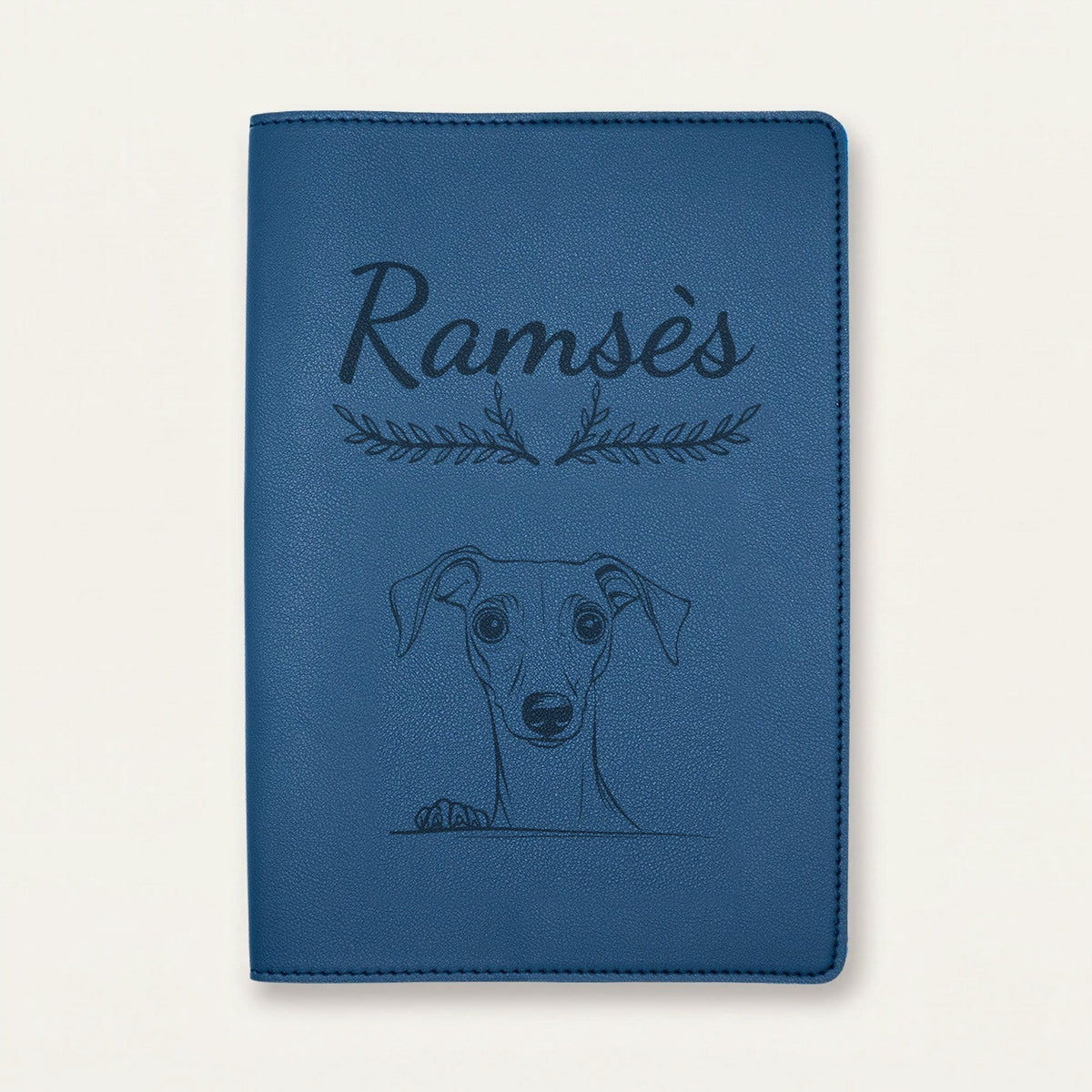 Protège carnet de santé chien personnalisé – Petit lévrier italien — Bleu nuit — Bouquet — gravure « Ramsès »