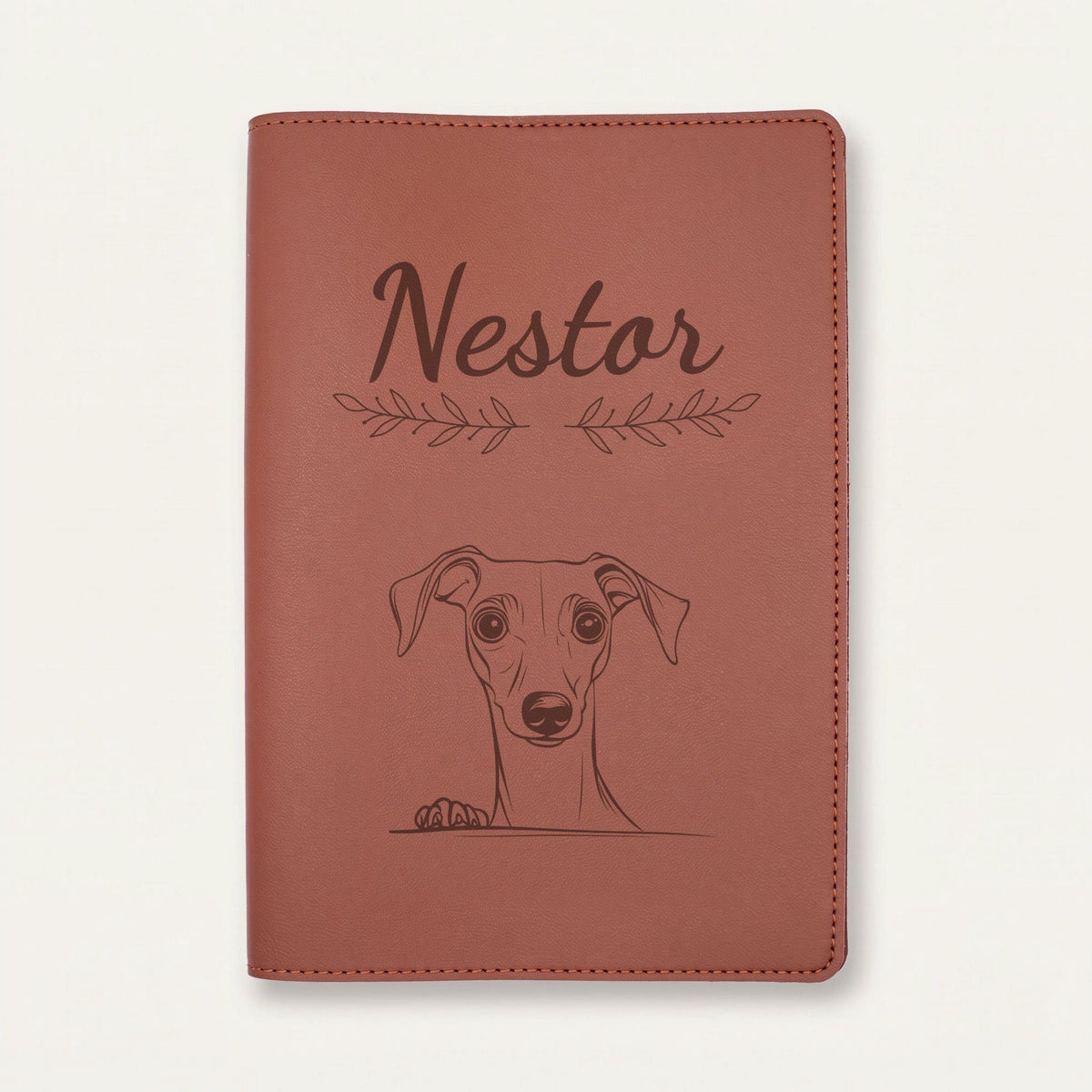 Protège carnet de santé chien personnalisé – Petit lévrier italien — Chocolat — Rameaux — gravure « Nestor »