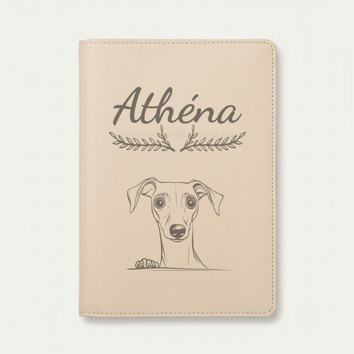 Protège carnet de santé chien personnalisé – Petit lévrier italien — Crème vanille — Bouquet — gravure « Athéna »